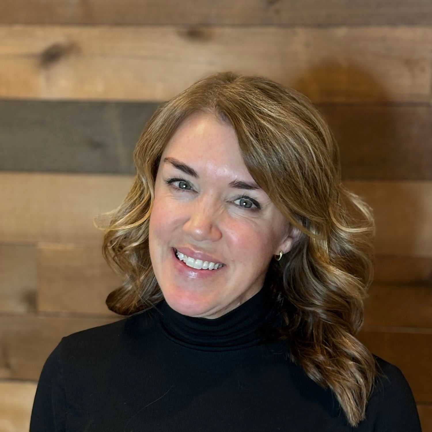 Portrait of Shauna, a professional stylist at Laschi Hairstylists & Day Spa, showcasing their expertise and style.