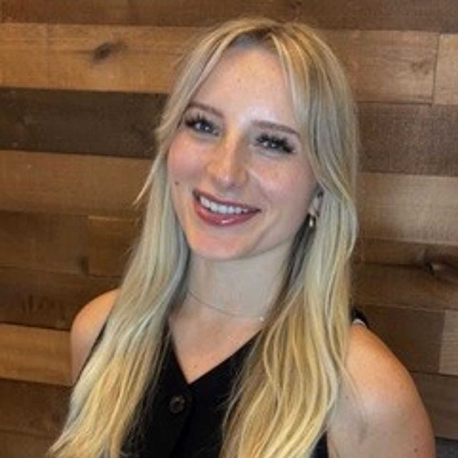 Portrait of Kenzie, a professional stylist at Laschi Hairstylists & Day Spa, showcasing their expertise and style.