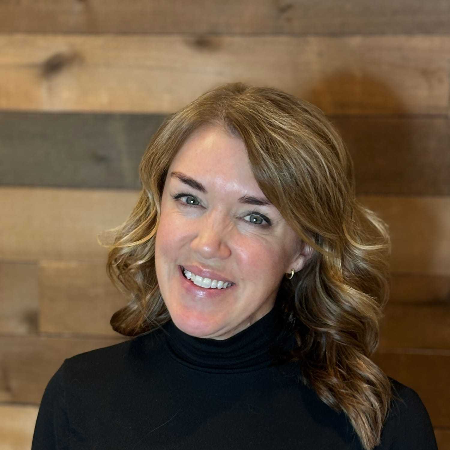 Portrait of Shauna, a professional stylist at Laschi Hairstylists & Day Spa, showcasing their expertise and style.